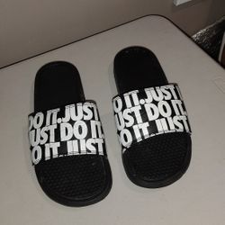 NIKE MEN SANDALS SIZE 10