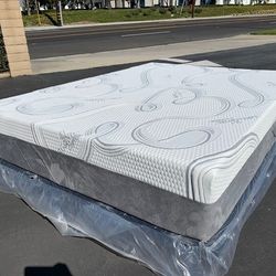 Queen Organic Cool Gel Memory Foam!!