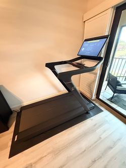 Peloton Tredmill - Like New, Includes Mat & Professional Assembly