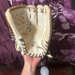 Easton Glove 