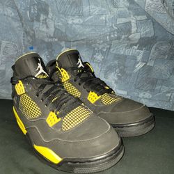 Air Jordan 4 Retro Thunder 8.5 Size