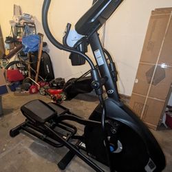 Nautilus E616 Elliptical Machine for FREE. Please Pick Up, No Delivery Available 