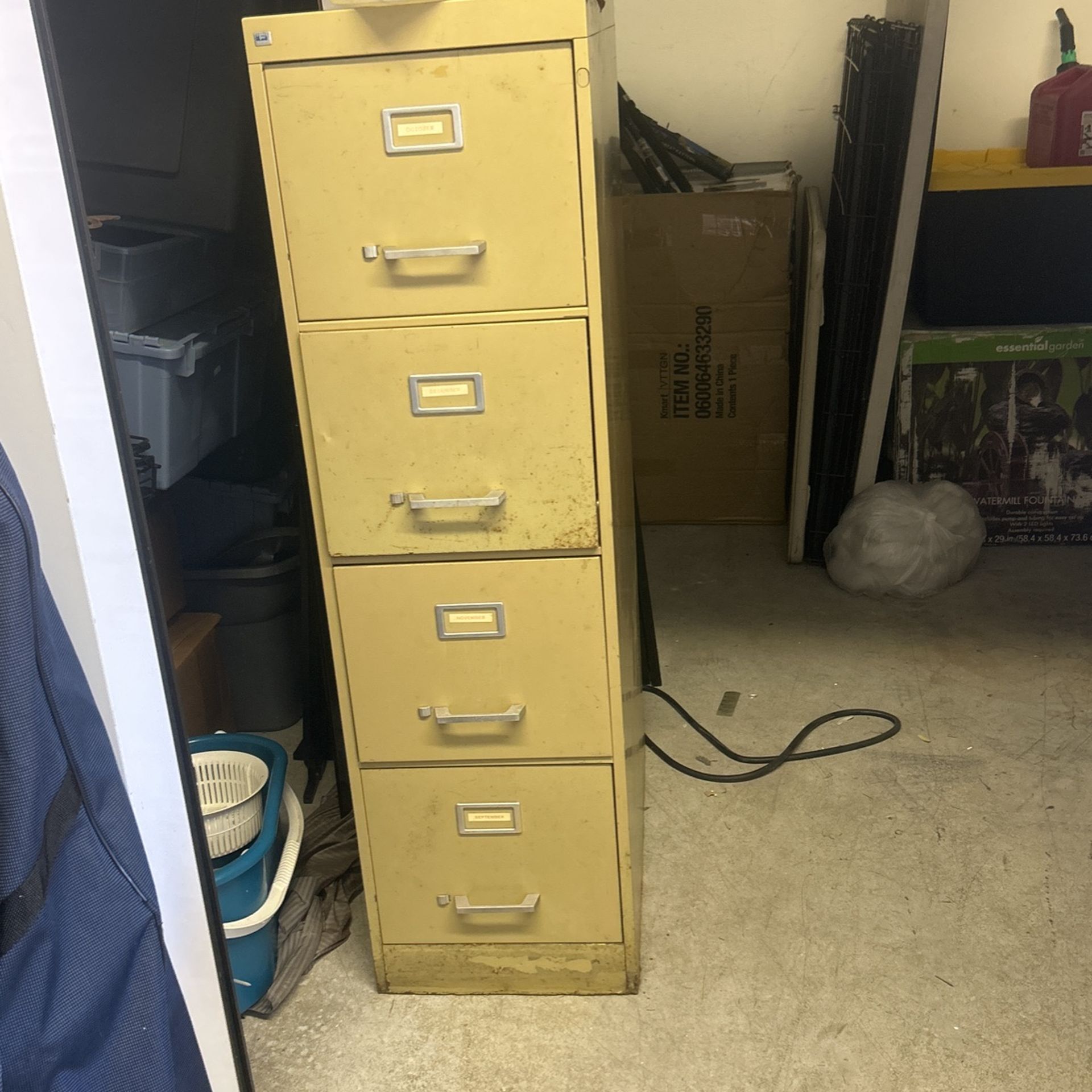 4 Drawer File Cabinet 