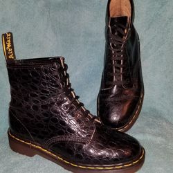 Size 7 doc Martin boots