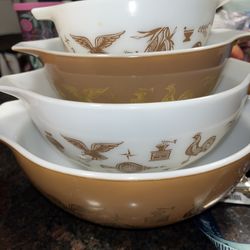 Vintage Pyrex Early Americana Cinderella Bowl Set 