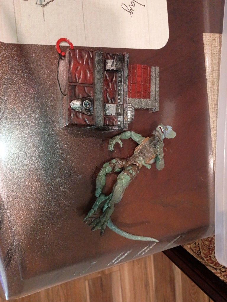 Toybiz Lizard And Stand
