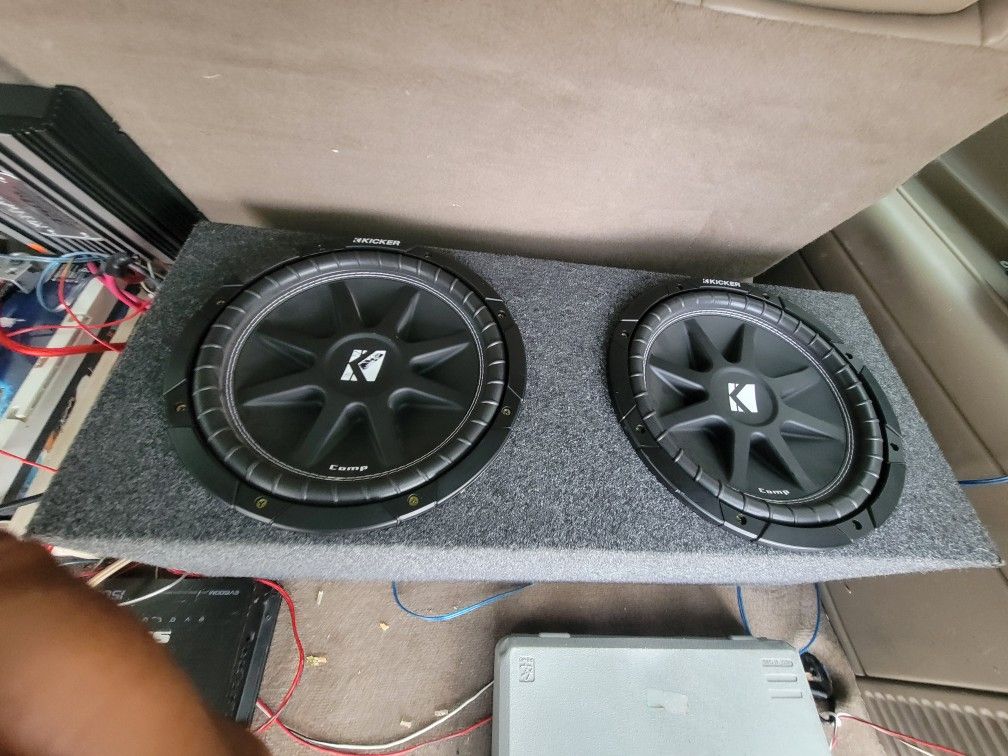 Kicker. 12 Pulgadas $160