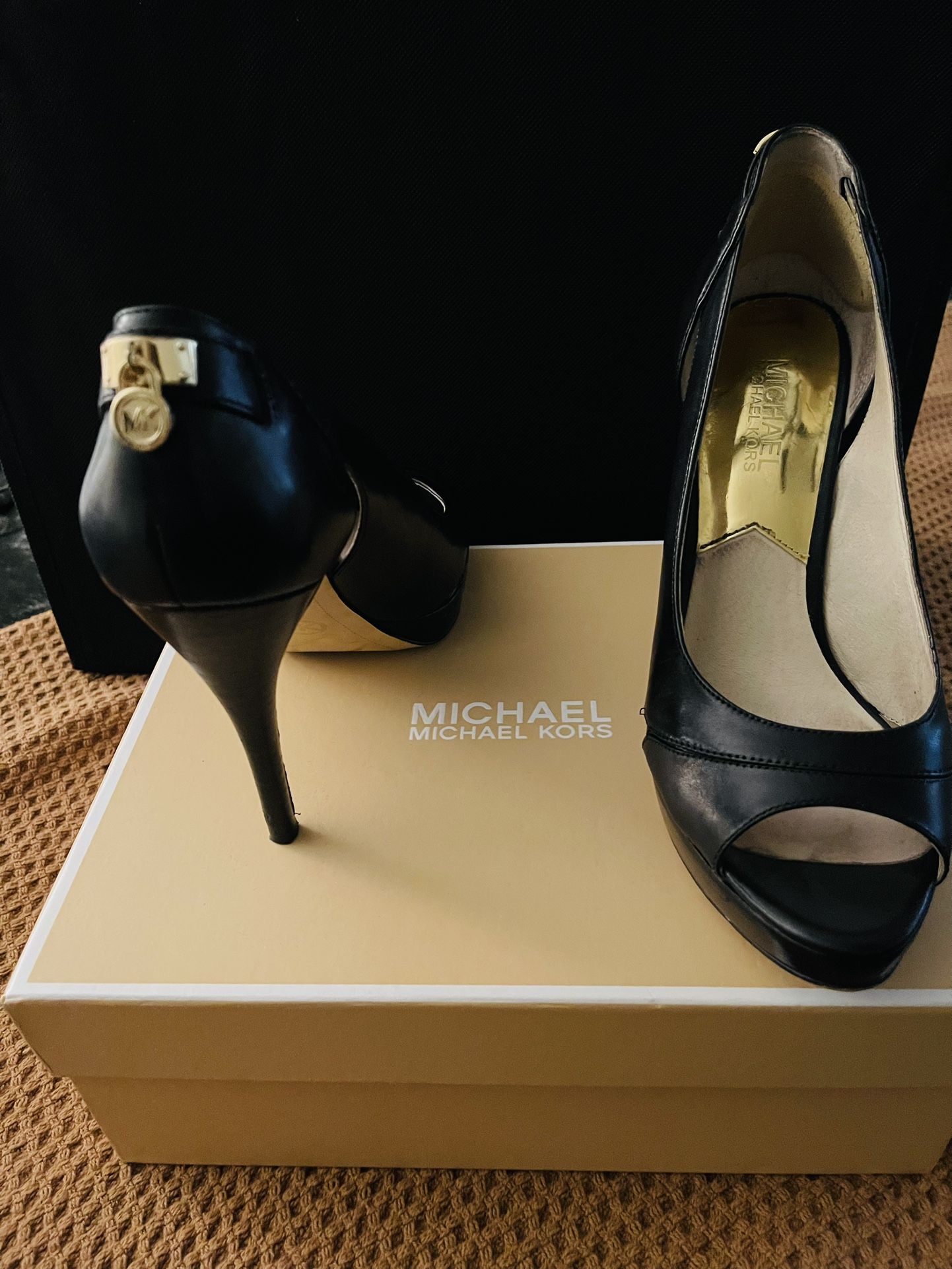 MK Black Heel