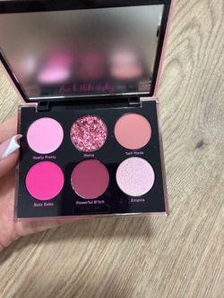 Dominique eye shadow pallet pink