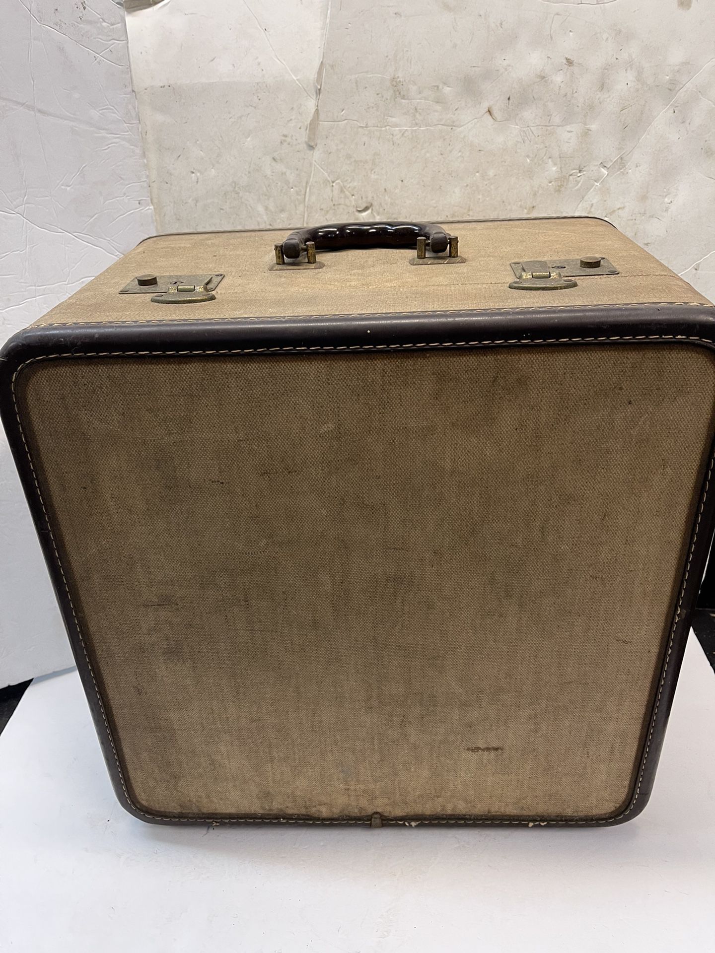 Vintage Luggage 18” Train Case Suit Case Used