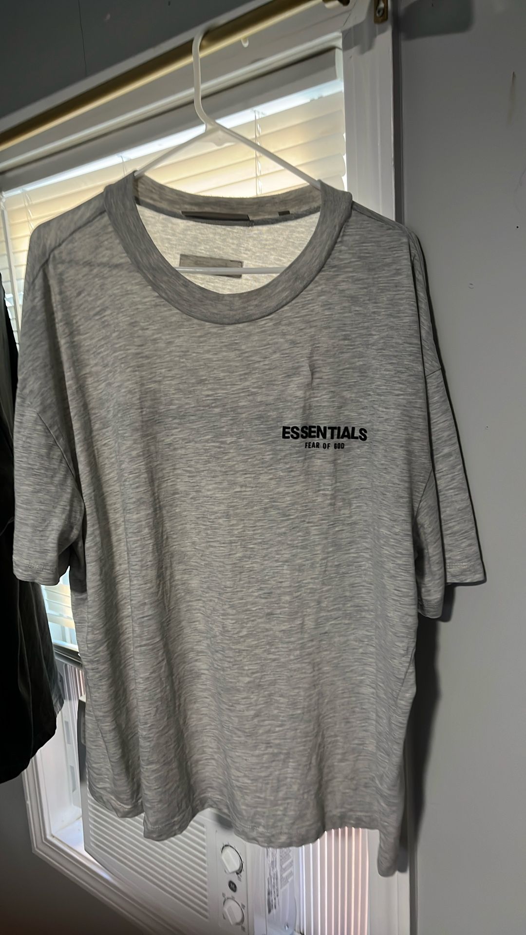 Oatmeal And Dark Essentials T-shirts Sz Large