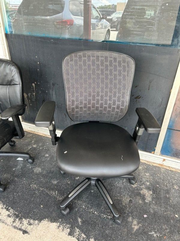 Office Chairs 