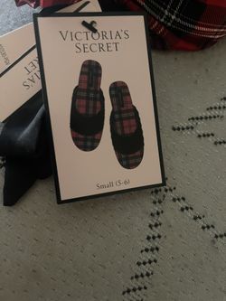 Victoria Secret Slippers Small 5/6
