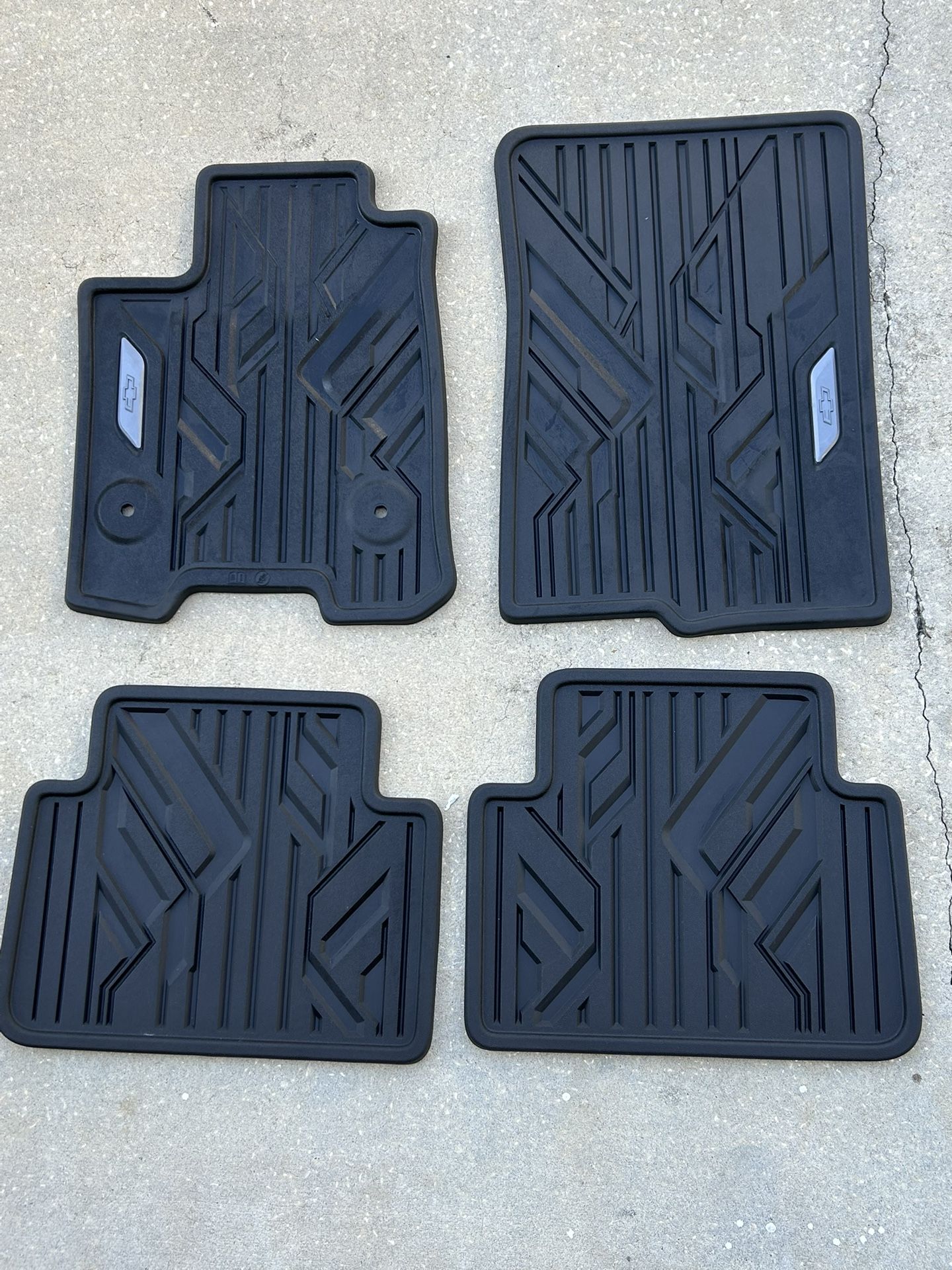 2025 Chevy Colorado All Weather Floor Mats -new