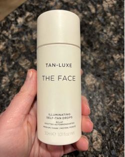 NEW TAN LUXE THE FACE ILLUMINATING SELF TAN DROPS IN MEDIUM/DARK $20!!