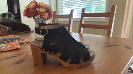 Danilo Sandals size 10 Like New