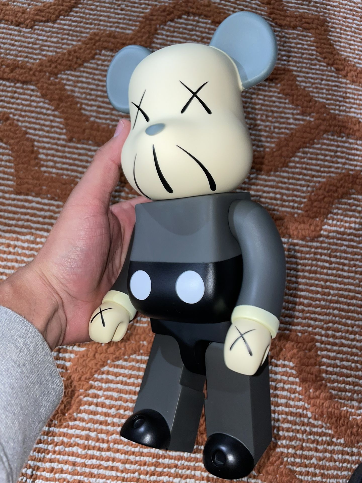 Kaws Bearbrick Figure 400% 28cm for Sale in Massillon, OH