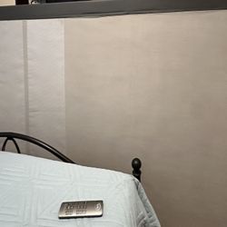 Serta Queen Size Adjustable Base 