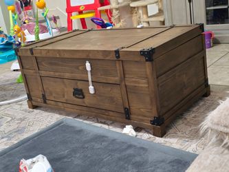 Lift top coffee table
