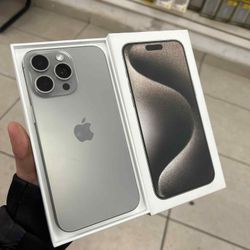 iPhone 15 Pro Max 256GB UNLOCKED 