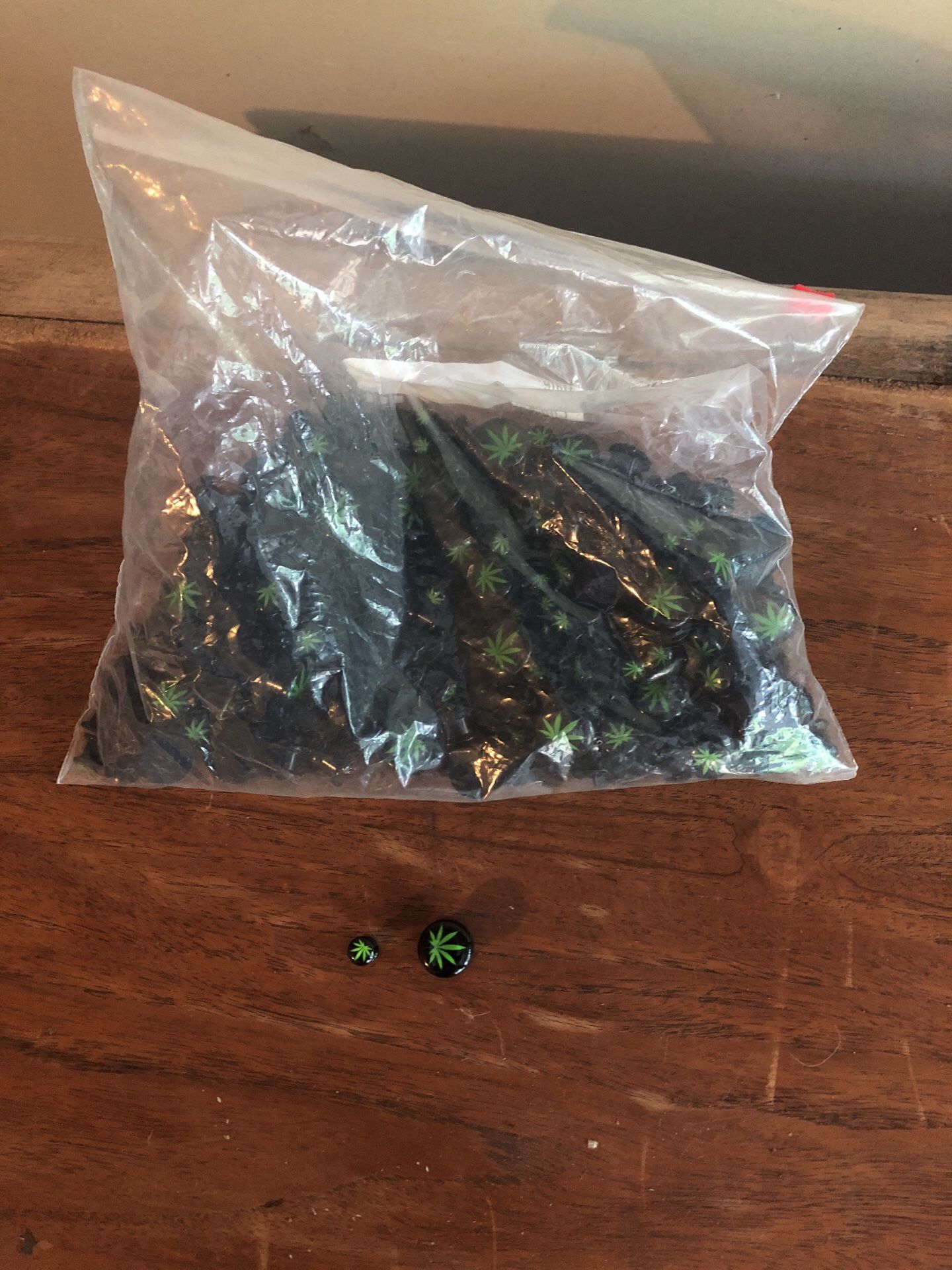Pot leaf gauges