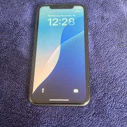 iPhone 11 Open To any carrier. iCloud Unlocked 