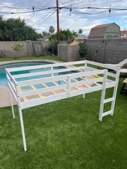 Loft bed (twin)