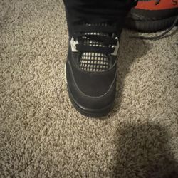 Jordan 4s White Thunders 