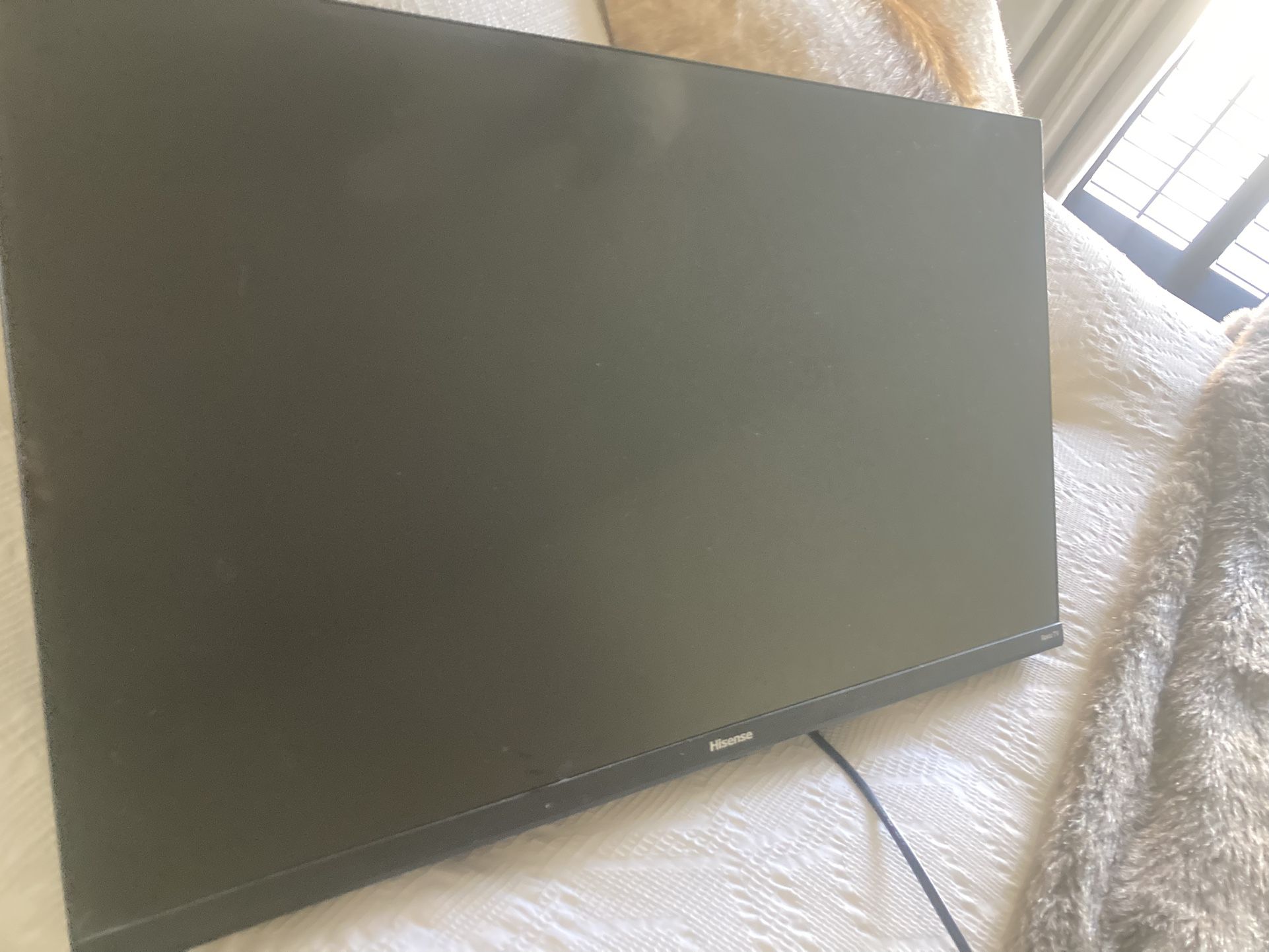 32” Hisense Roku Smart TV