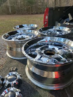 18" Chrome Rims And Center Caps$300.00 Best Offer