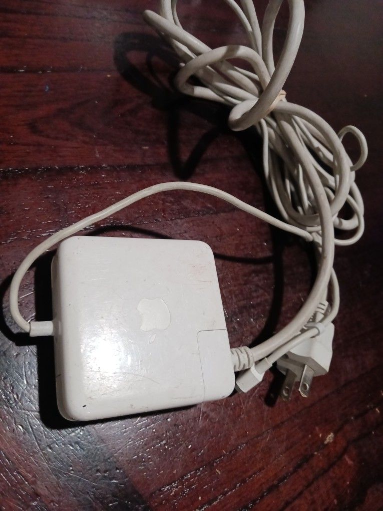 imac charger computer. Good Condition. 