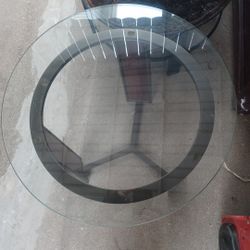  One Glass Round Table