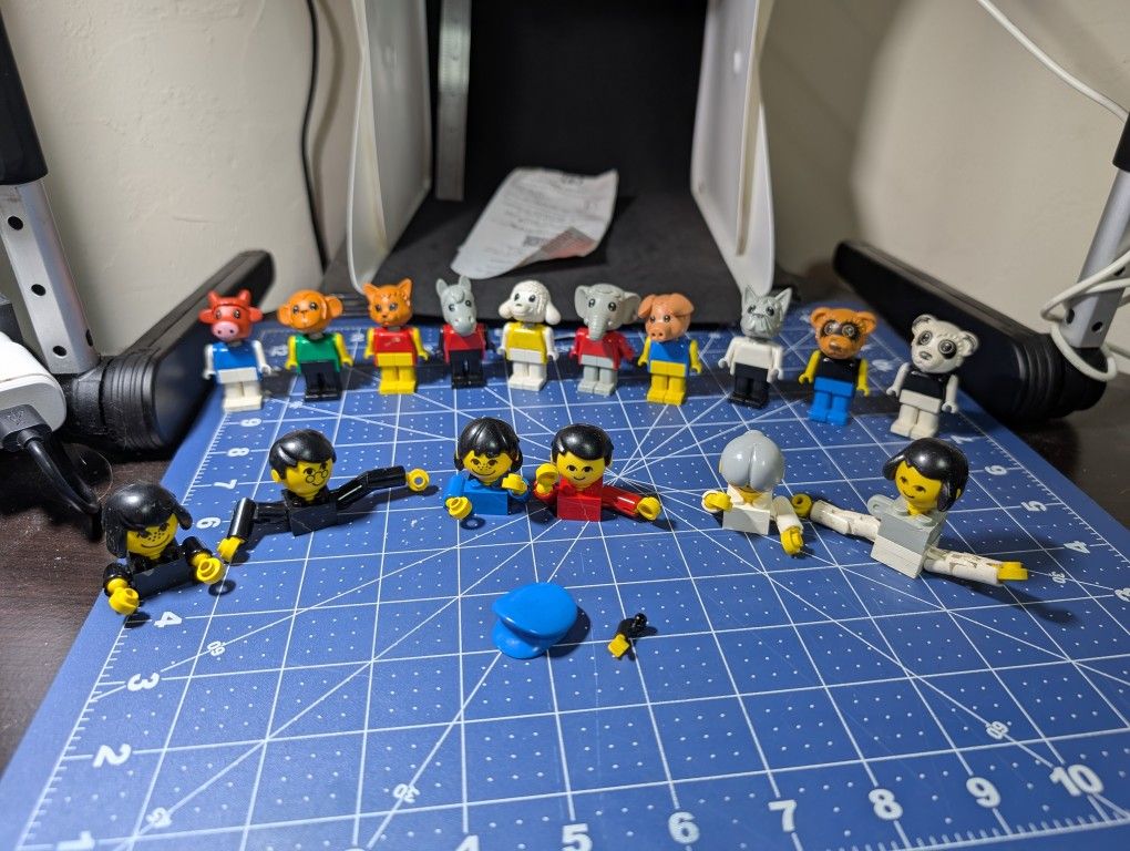 Lego Fabuland & Homemaker Lot - 10 Fabuland Animal Figures & 6 Homemaker Figures