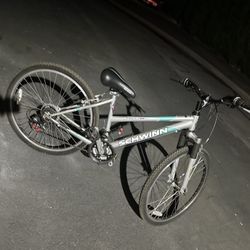 SCHWINN Bike. Like New Just One Use.