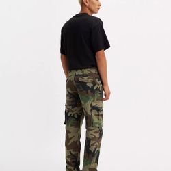 Levis Men’s ACE Cargo Pants, Size 29 x 30 Camouflage, 100% Cotton NEW NWT 