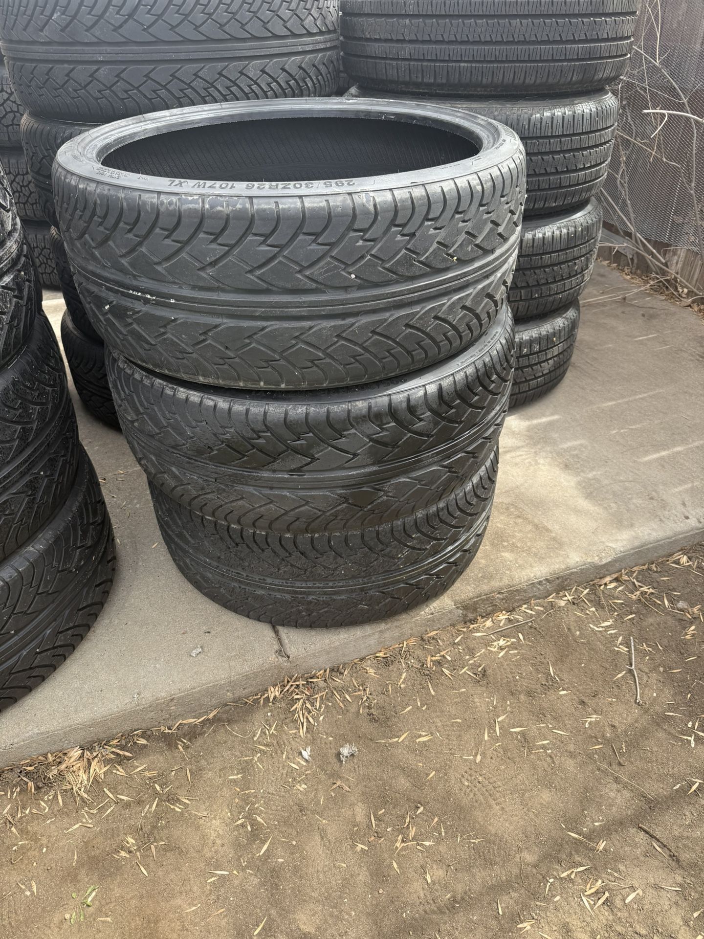 3 Dcenti Tires D9000 295/30ZR/26