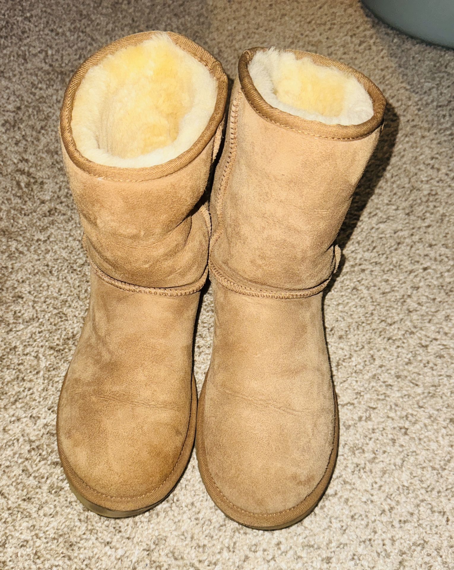Ugg, Size 8 Women