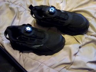 Steel toe work shoes