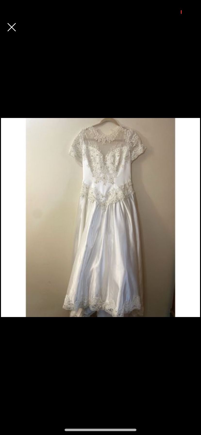 Beautiful Vintage Santa Montica Elegant Wedding Dress Lace Details & Small Train