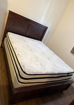 Beautiful Queen Size Bed & Mattress 