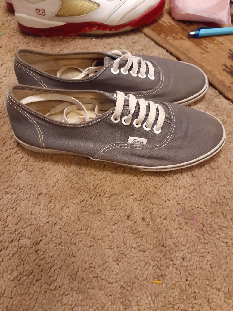 Gray Van's size 6.5 in mens and a 8 in womens