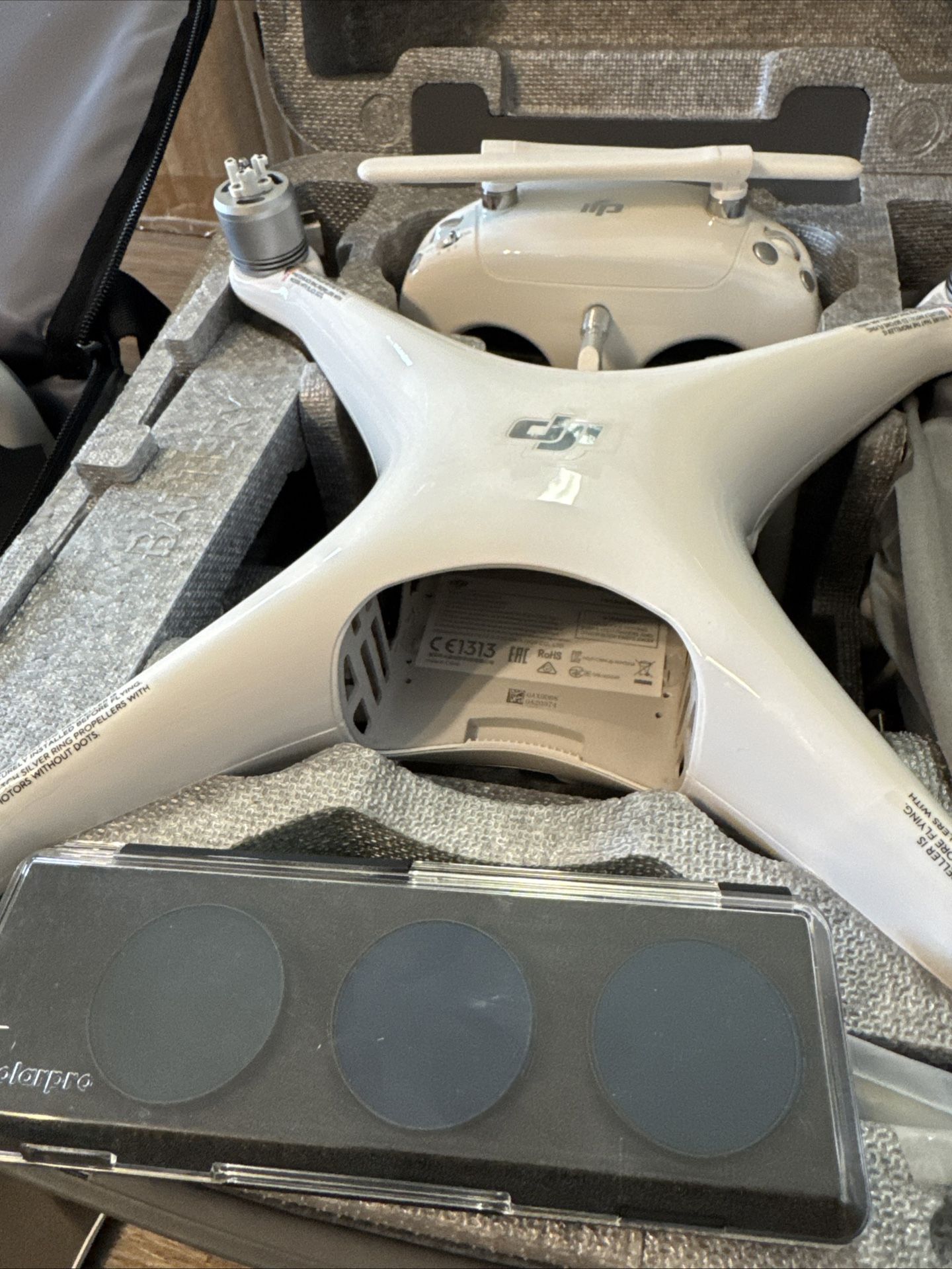 DJI Phantom 4 Pro Quadcopter Drone No Battery White With  Polarity And DJI Goggles