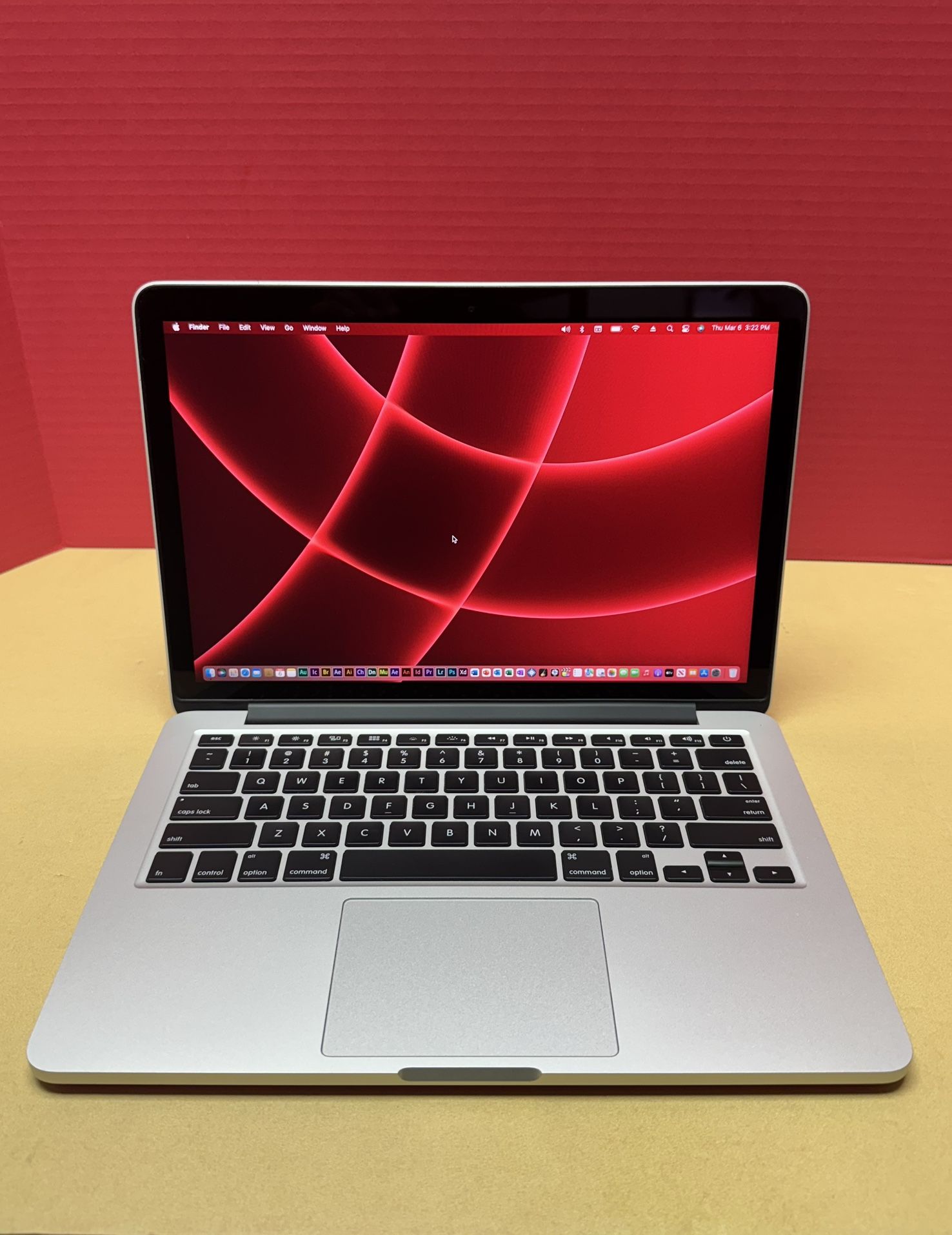Apple MacBook Pro 2015 Retina 13” 2.7GHz i5 8GB RAM 256GB SSD Red Skin
