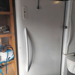 Frigidaire 16 Cubic Upright Deep Freezer