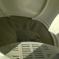 Features automatic waste removal via a rotating sifting system to separate clumps from clean litter. 
Odour Control: Uses a sealed waste drawer and ca