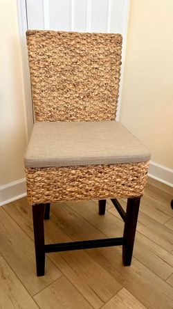 Wicker Counter Top  Chairs (5)