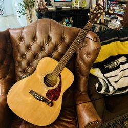 Yamaha FX 335 Acoustic Electric Guitar, only sell the guitar 