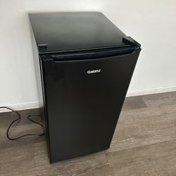 Galanz mini fridge