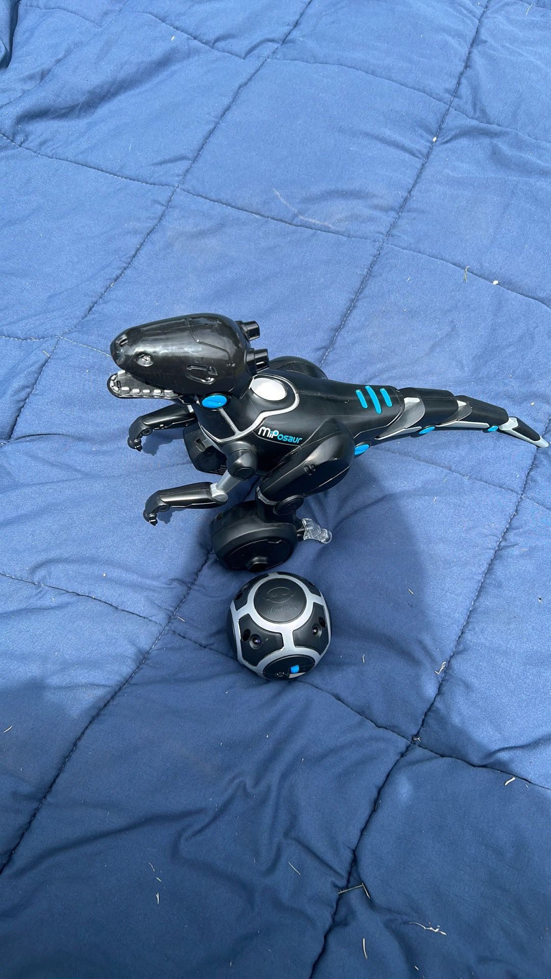 WowWee MiPosaur