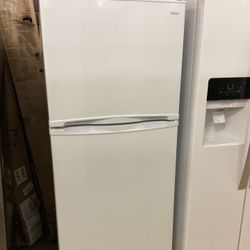 Haier 9.8 cu.ft. Top Freezer Refrigerator In White 